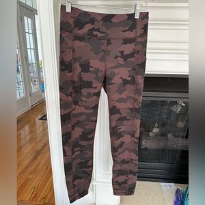 Size 6 - Lulu lemon performance leggings with pockets